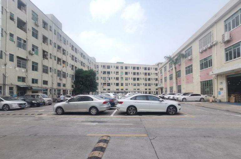 龙华区福城街道22元厂房出租，楼上两层可分租，水电齐全有装修