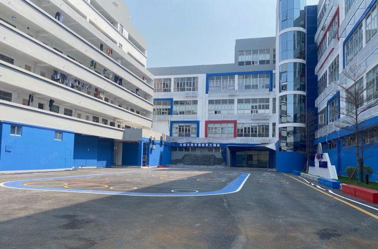 高使用率龙华观澜地铁口旁原房东厂房带装修1000平出租