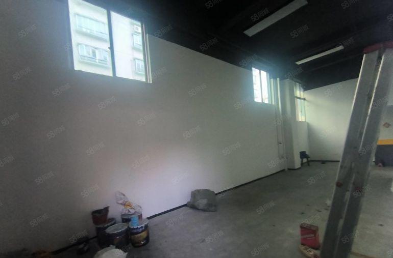 龙华油松新出一楼296平，空地大可进出大车