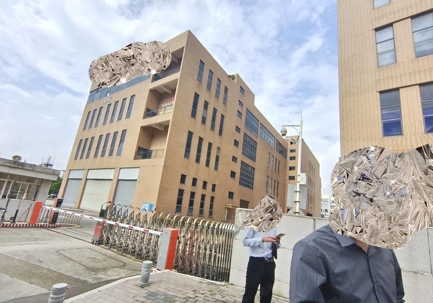 清湖地铁口新出精装修办公室出租100起租，水电齐全。拎包办公