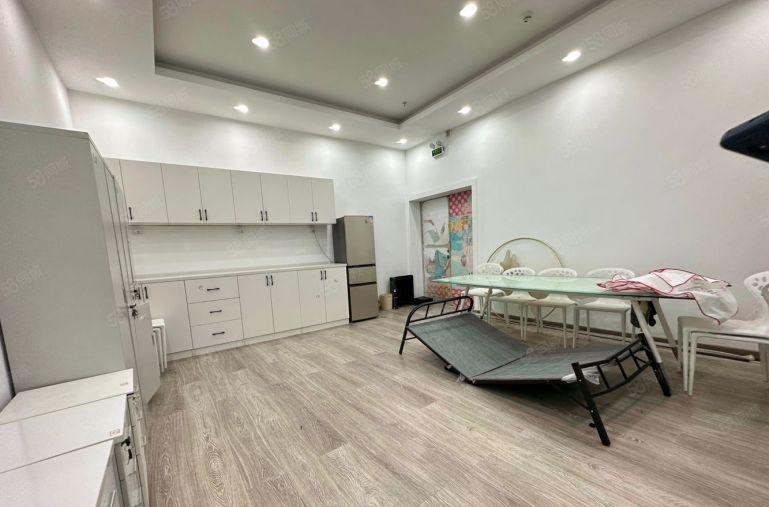 大浪原房东新出1200平方，豪华装修，电商直播，服装设计红本