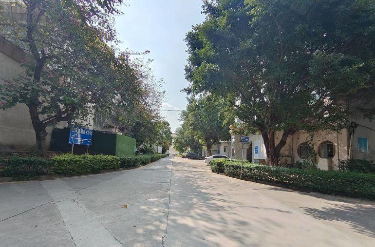 龙华明治地铁口工业园区2000平方红本厂房出租一楼层高5.5