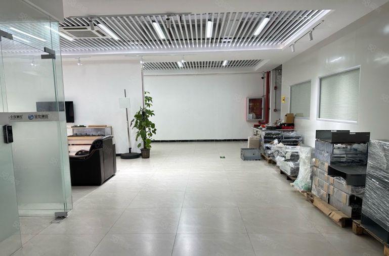 观澜地铁口1000平方原房东精装修带办公室红本厂房出租有无尘