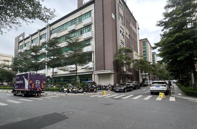 20元起龙华大浪华宁路高新园区厂房出租一二三楼各2000平米