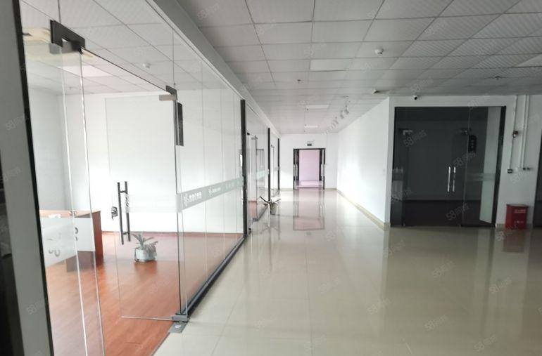 龙华大浪三楼厂房1200平带无尘车间出租，豪华装修无转让费！