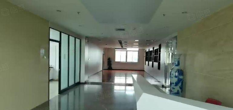 观澜高速口豪华装修厂房出租1200平方，客货梯分离，实际面积