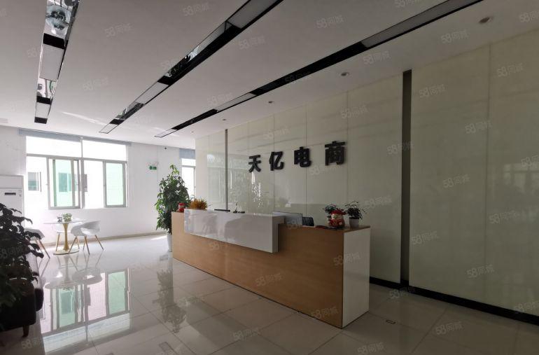龙华观澜高新工业园红本厂房出租精装修带办公室和大气前台