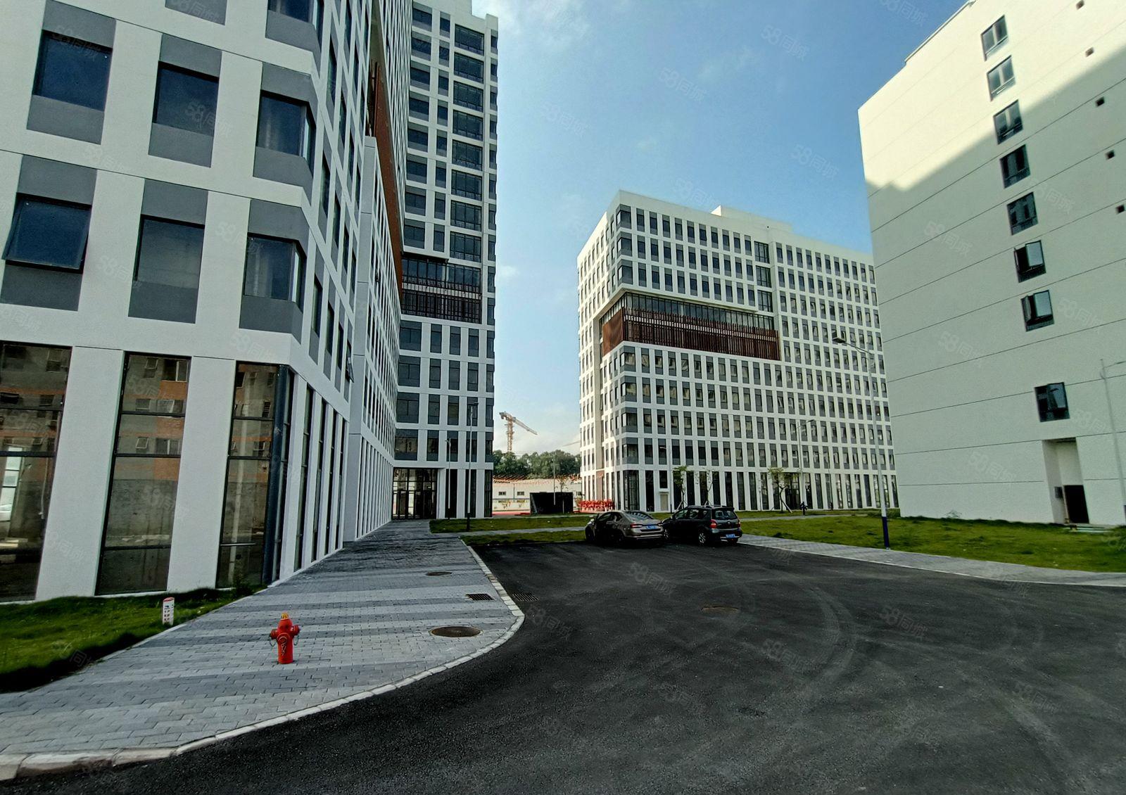 观澜高新产业园14万平厂房优惠出租，环境好，空气大，交通方便