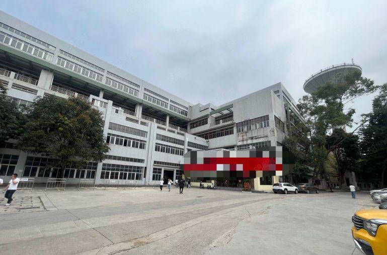 龙华地铁口旁新出3万平厂房出租，带有卸货平台，100平起分