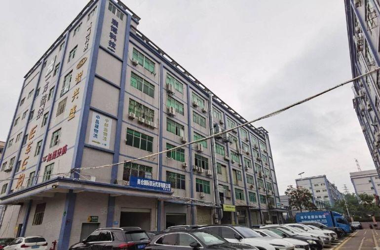 3吨货梯单独使用，隔好三套办公室，性价比非常高，