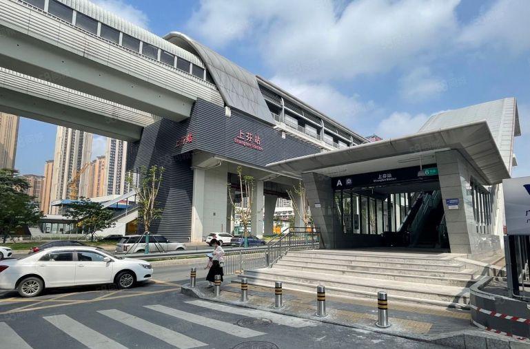 民治上芬地铁口A出口一楼950平方精装修厂房，可分租400平