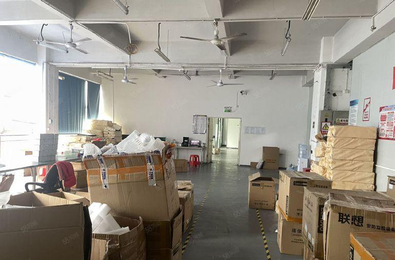 龙华大浪高新园区新出楼上560平米标准厂房有现成装修拎包入住