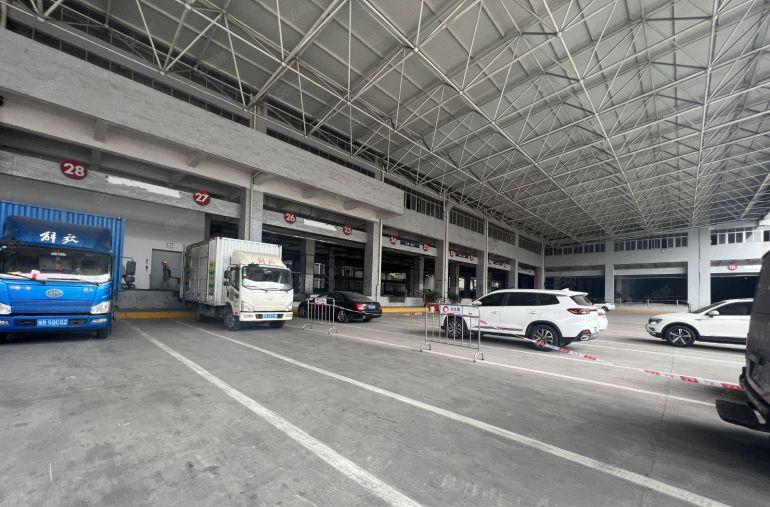 龙华元芬物流园红本厂房2100平方仓库出租带卸货平台空地超大