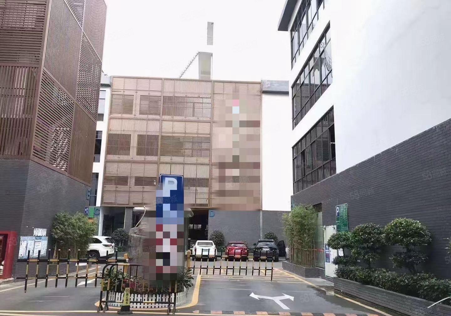 布龙路旁新出一楼1100平方现成车行招租