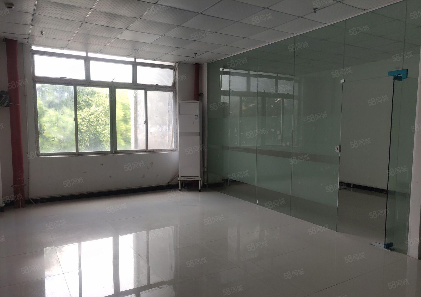 出租龙华观澜福民原房东红本厂房出租，离地铁口只有200米