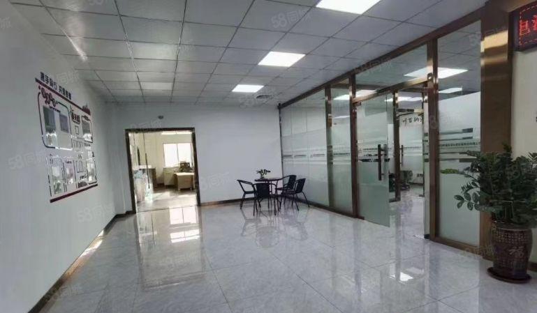 龙华地铁站附近整层1100平精装厂房出租，使用率高，现成家具