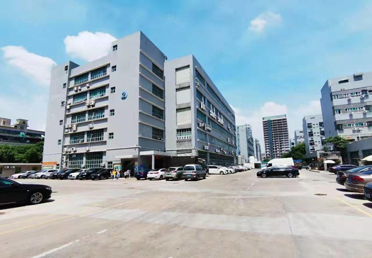 深圳龙华大浪商业中心附近一楼3800平红本物流厂房出租。