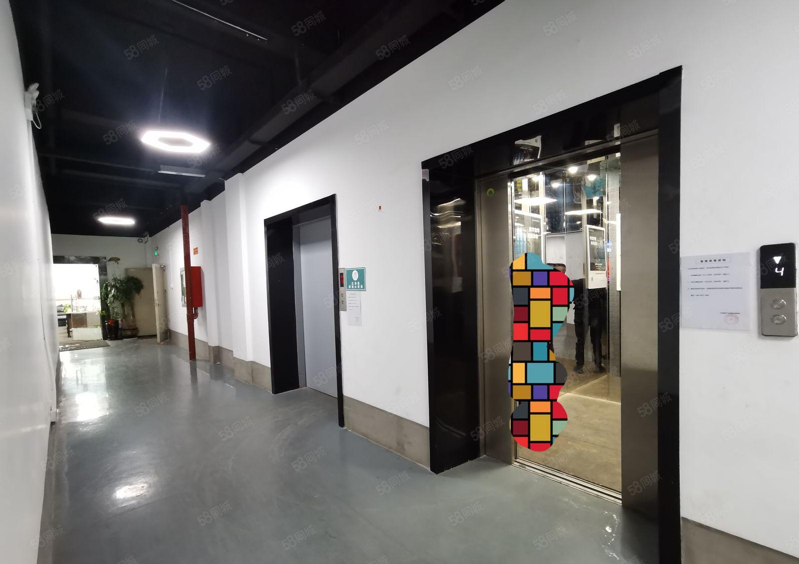 观澜章阁主干道边楼上带装修厂房出租，面积400平米水电齐全