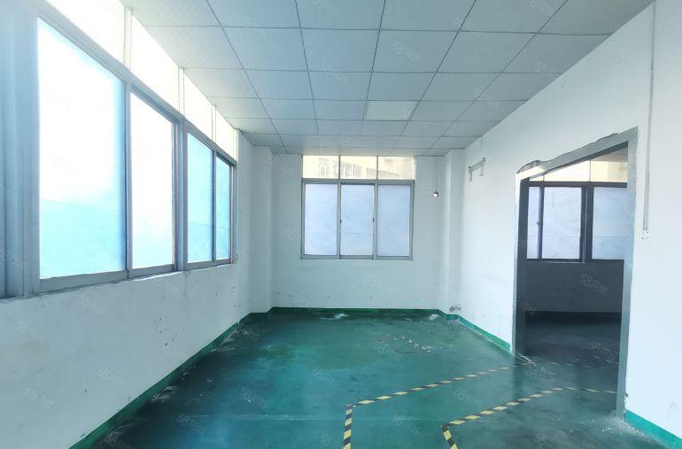 观澜主干道边工业园三楼标准厂房600平，带装修办公室，好招工