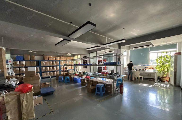 观澜松元轻轨站边原房东300平楼上精装修实际面积厂房仓库出租