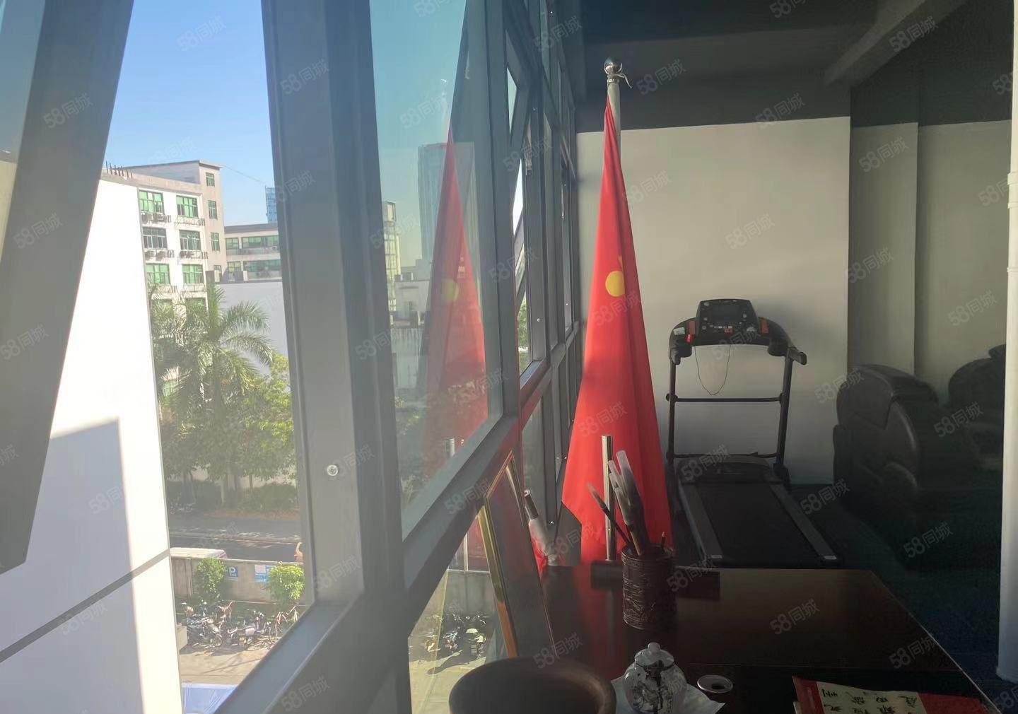 龙华大浪商业中心附近园区新出1200平精装办公室，大小可分