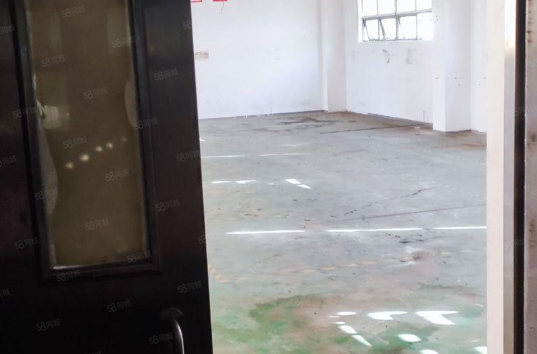 观澜章阁社区新出190平米楼上厂房出租，带3台超大排风机