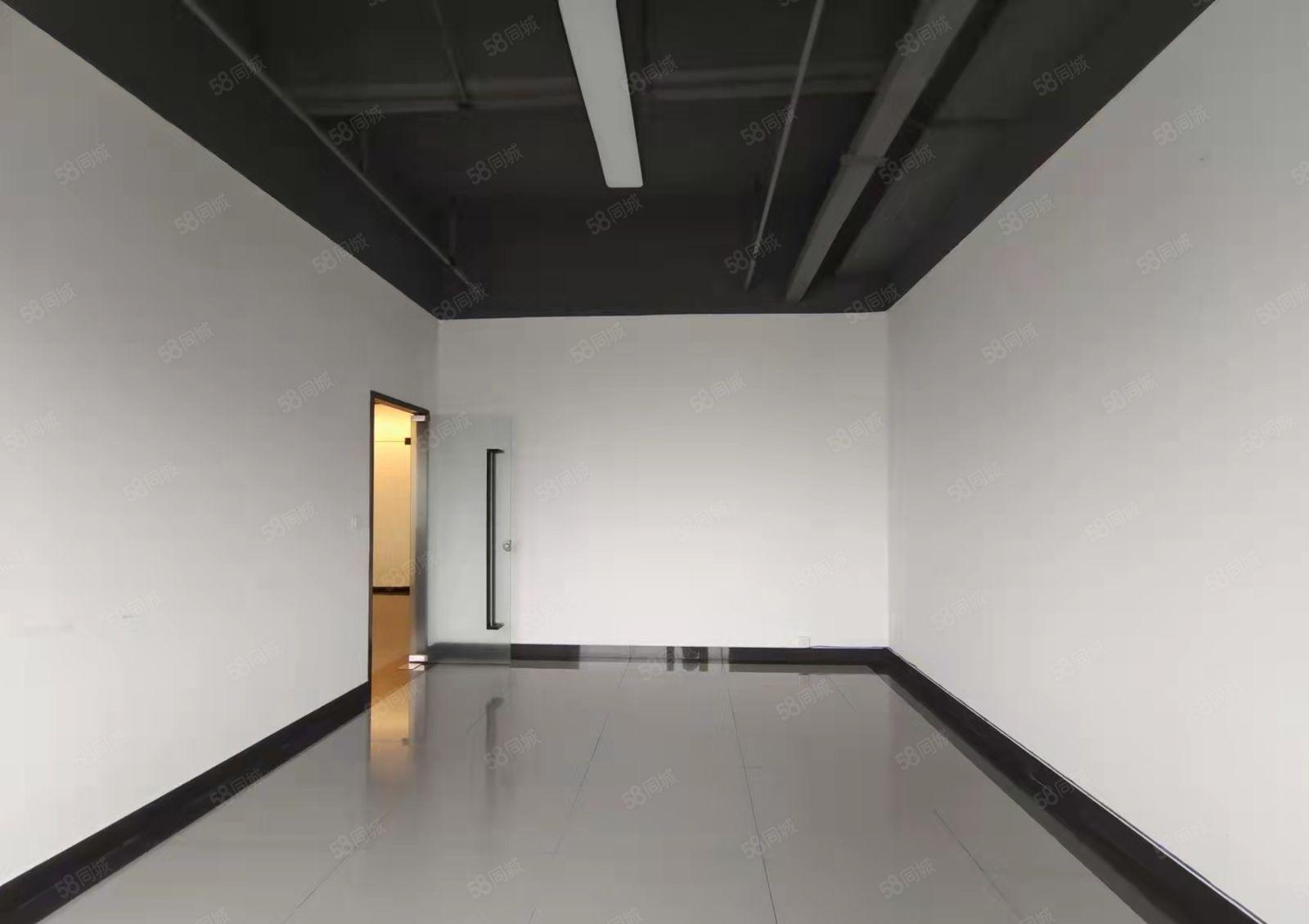 民治优城中心附近新出精装厂房558平招租，带家私空调