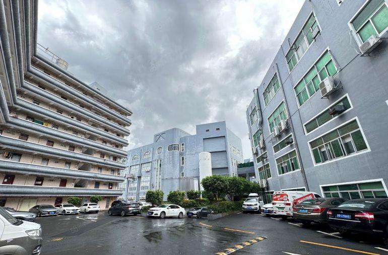 观澜地铁站旁1000平无尘车间红本厂房出租，现成装修水电齐全