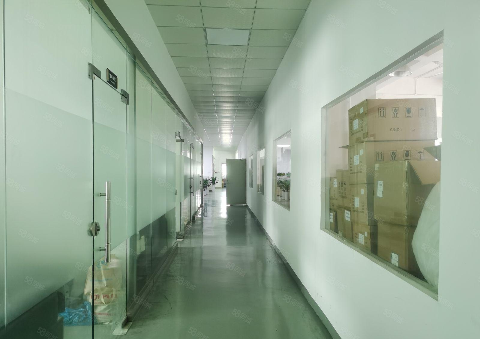 大浪福龙路出口楼上整层1250平，现成精装修，位置好配套完善