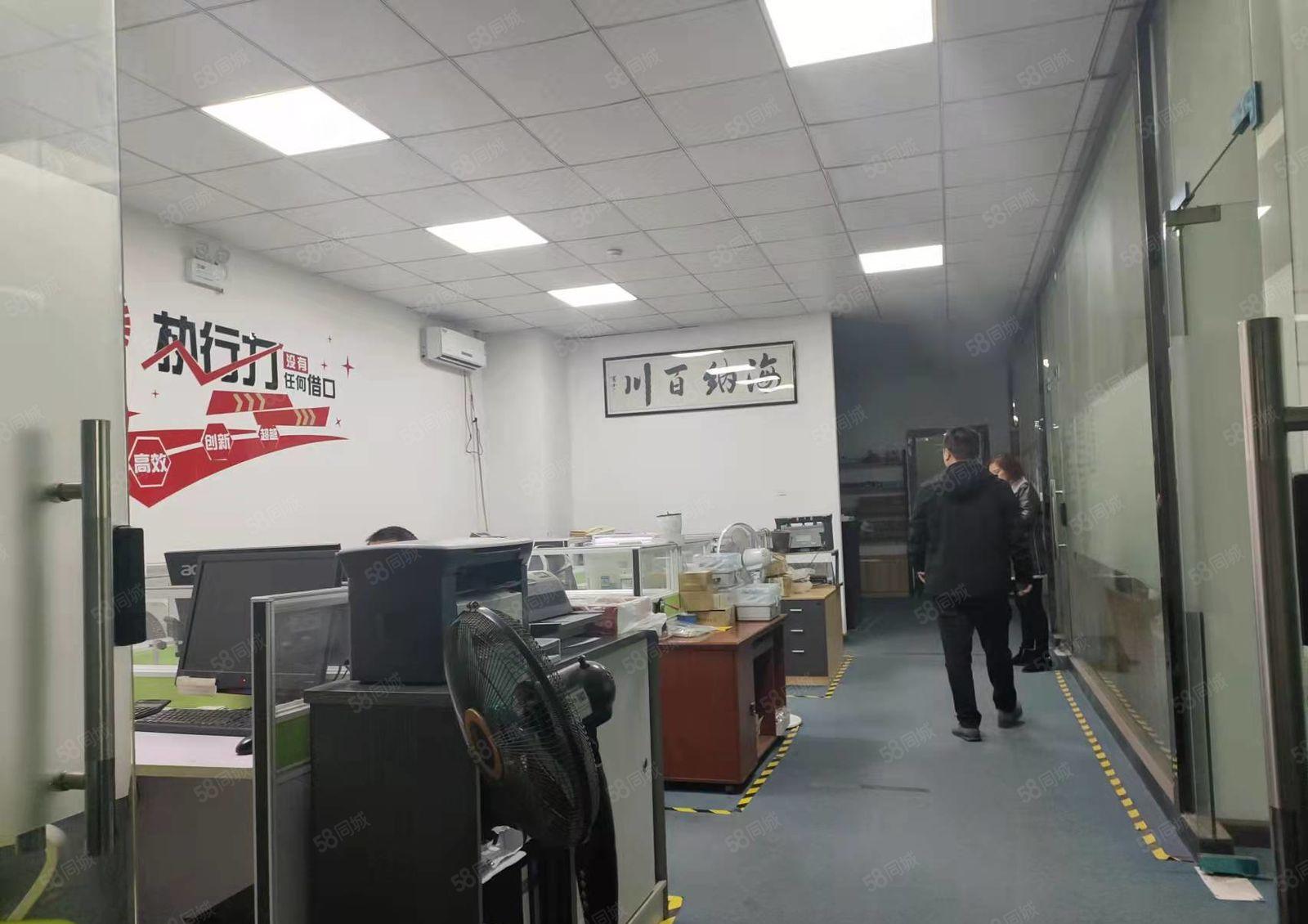 深圳龙华大浪原房东4楼680平精装工业厂房出租。