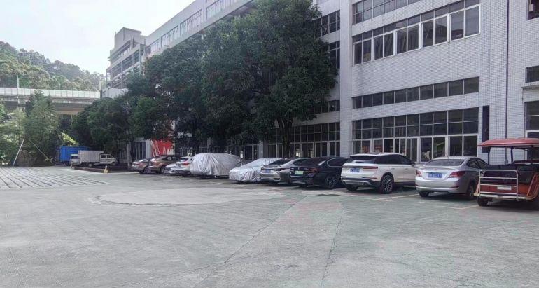 龙华元芬新出一楼2万平厂房出租，带卸货平台，大小可分租。