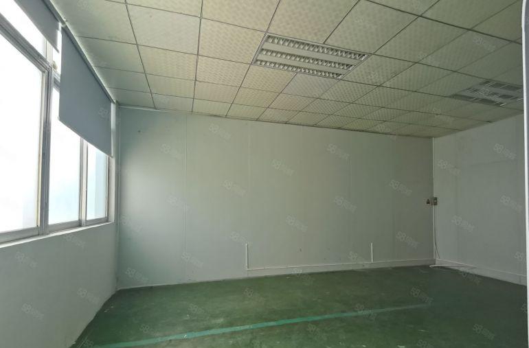 龙华观澜主干道边大富工业园区三楼标准厂房3520平，低价租！