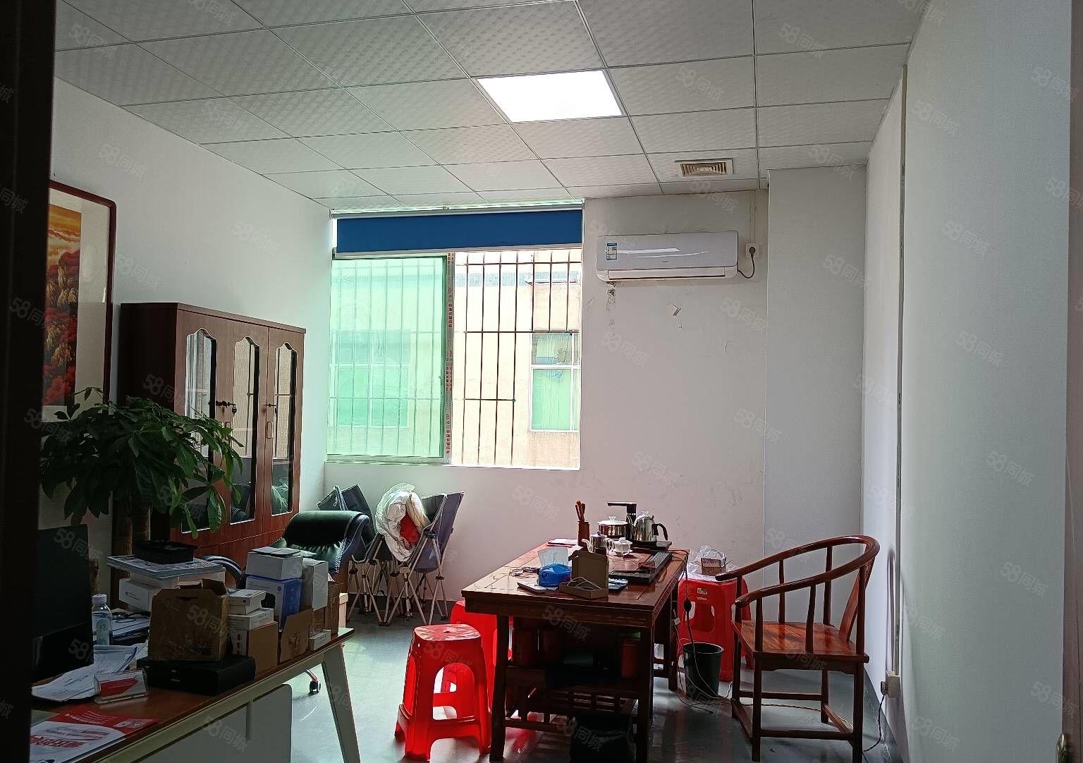 大浪楼上800平，工业园厂房出租，格局是4加1，精装修，低价