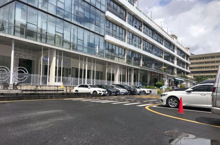 龙华大浪商业中心原房东1500平办公厂房带全套家私现成直播间