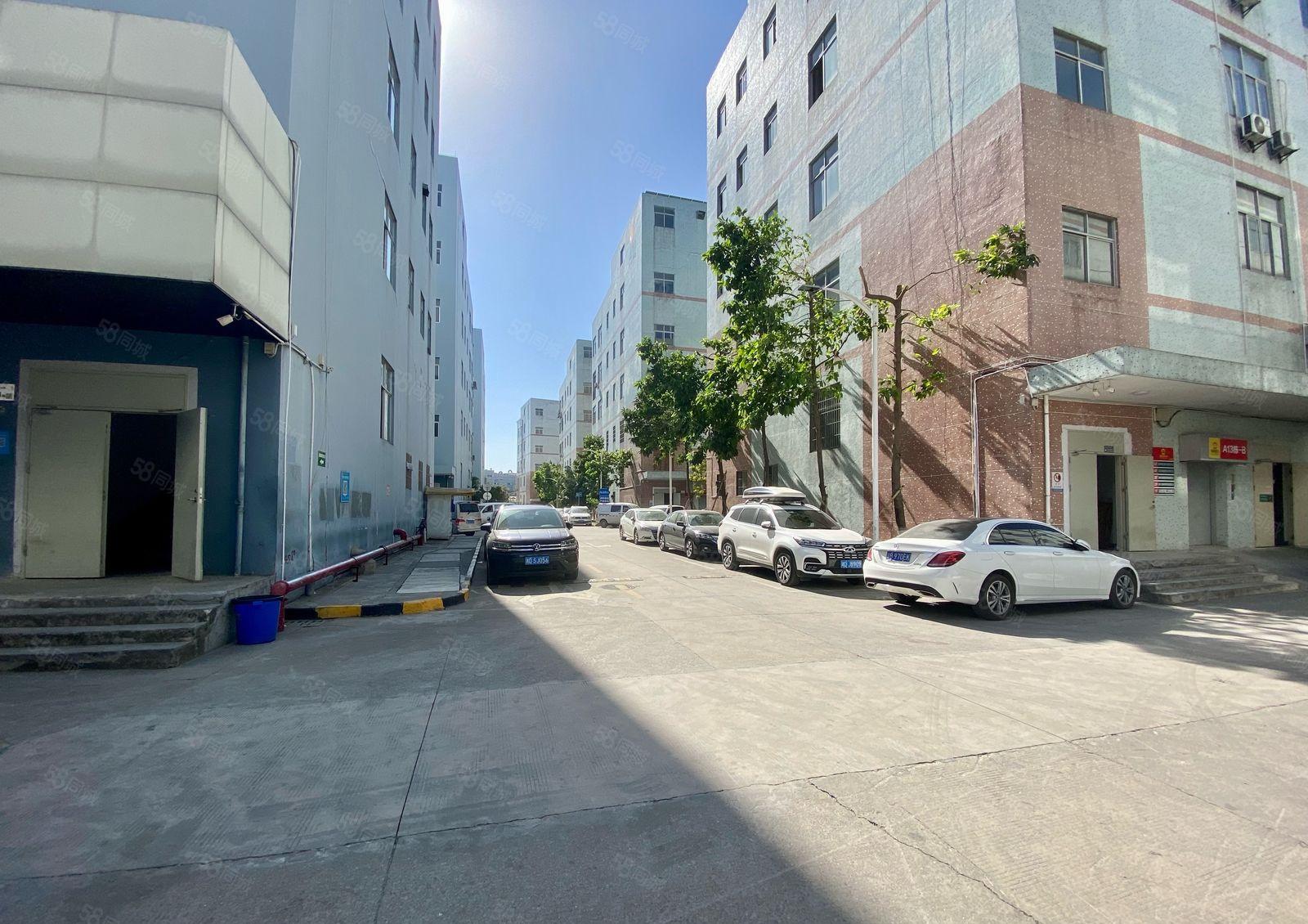 低价出租观澜厂房实际面积2楼800平米，大型园区周边生活配套