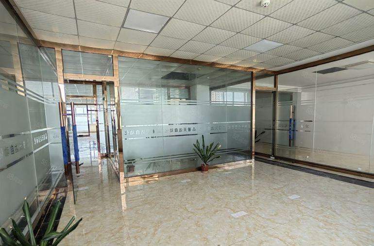 观澜村委厂房出租，整层2000平方豪华装修，可分租1000平