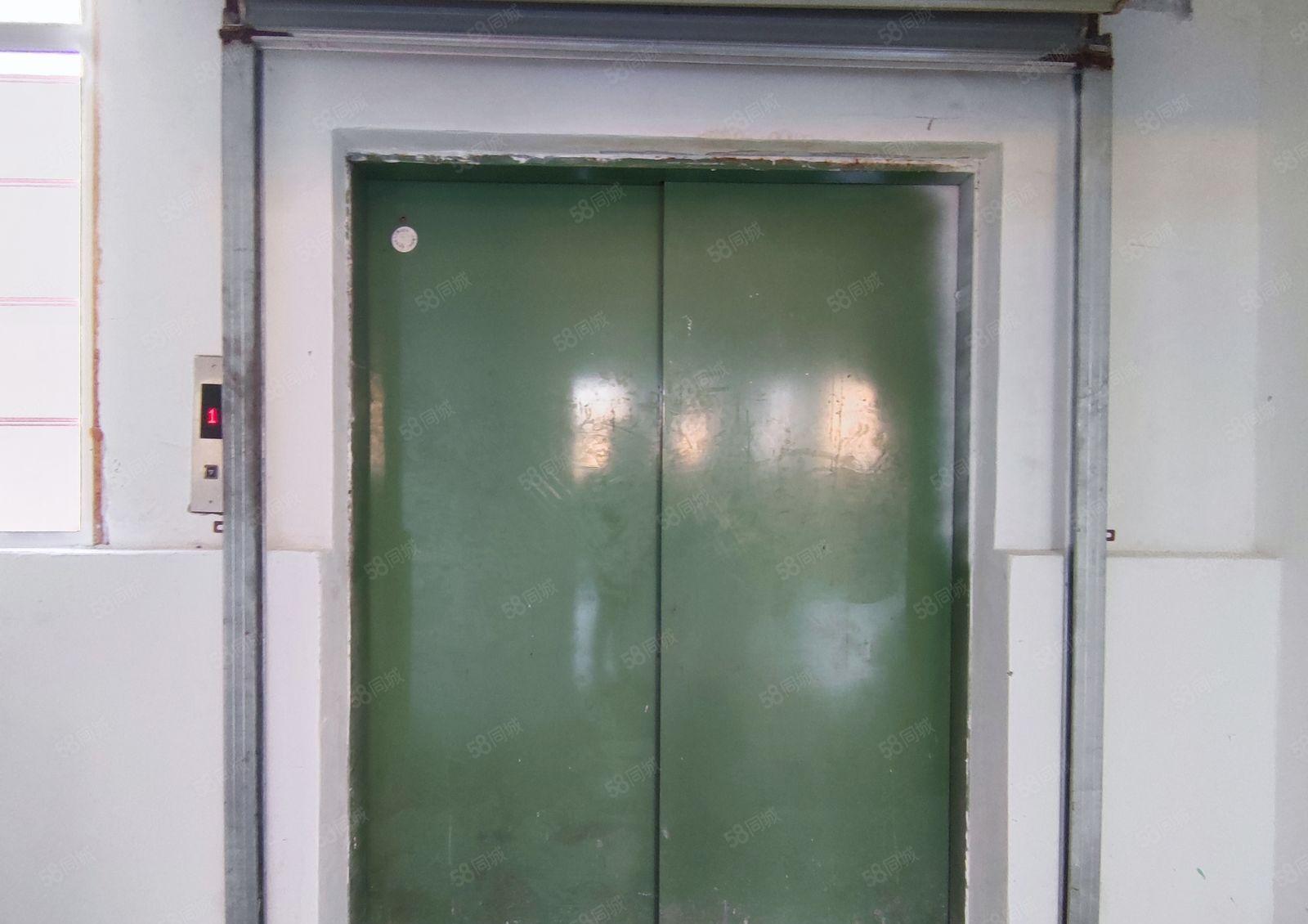 观澜章阁 铭盛工业园厂房出租380平方 带装修，配套饭堂