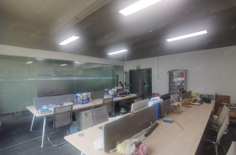 龙华清湖北地铁站楼上精装修340平厂房出租