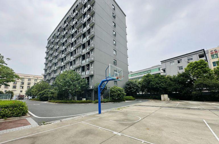 观澜20000平独门独院厂房出租配套宿舍空地大可进拖头车