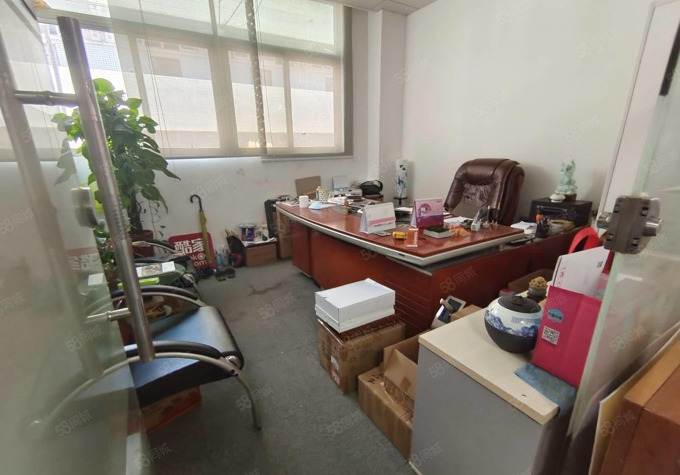 龙华大浪商业中心新出2楼1200平，可分租