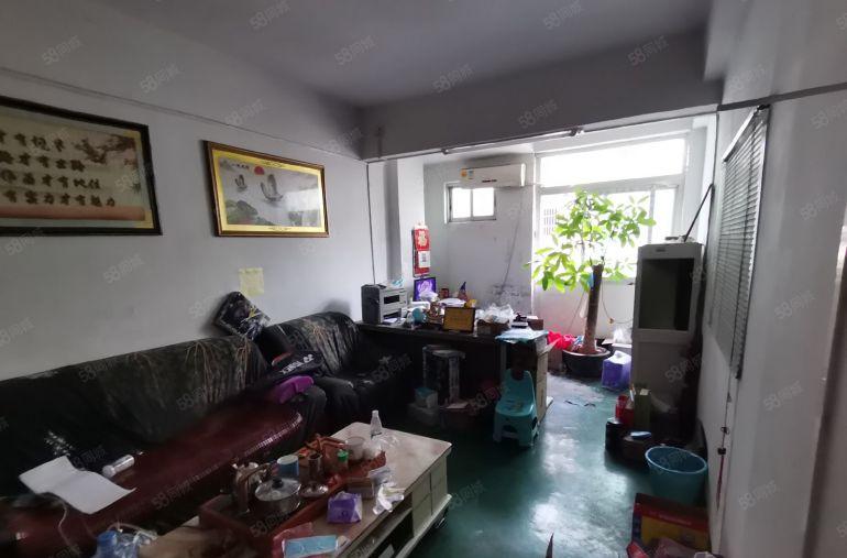 大浪劳动广场附近楼上198平厂房