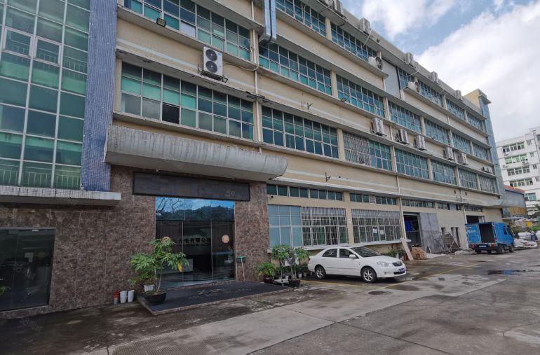 观澜地铁口无尘车间出租，观澜竹村楼上一层2200平米新装修