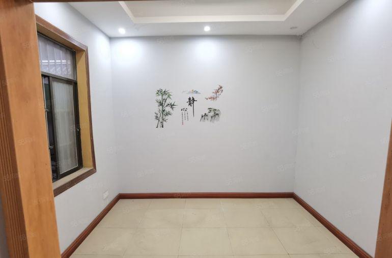 牛湖地铁口独院钢结构3000平方，层高7米实际面积出租可分租