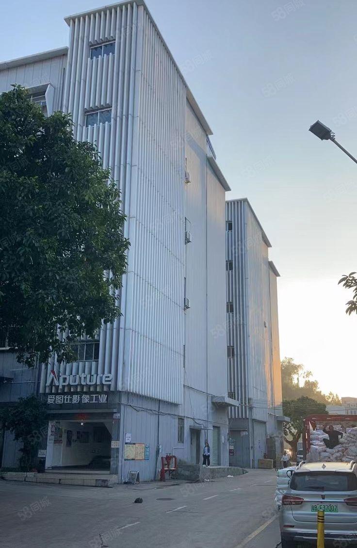 龙华仓库，厂房出租，近地铁站，有公交车总站，靠福龙路