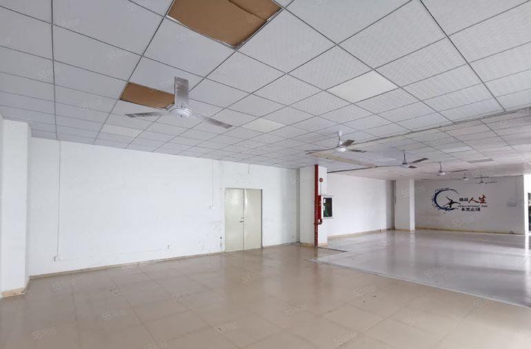 观澜樟坑径下围工业区楼上厂房出租，可分租1350平米水电齐全