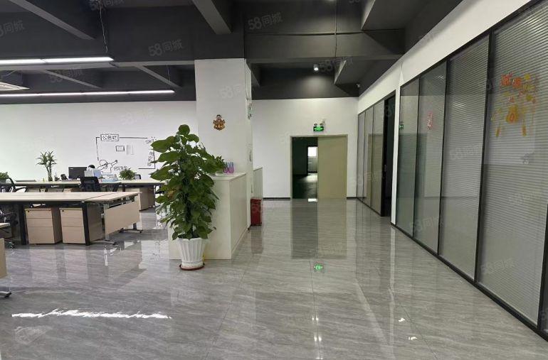 三层小独栋1200平出租，带精装办公加仓库，空地超大，原房东