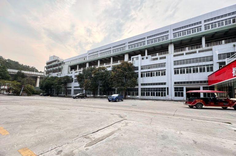 1000平起分租龙华高标厂房仓库170000平靠近地铁口出租