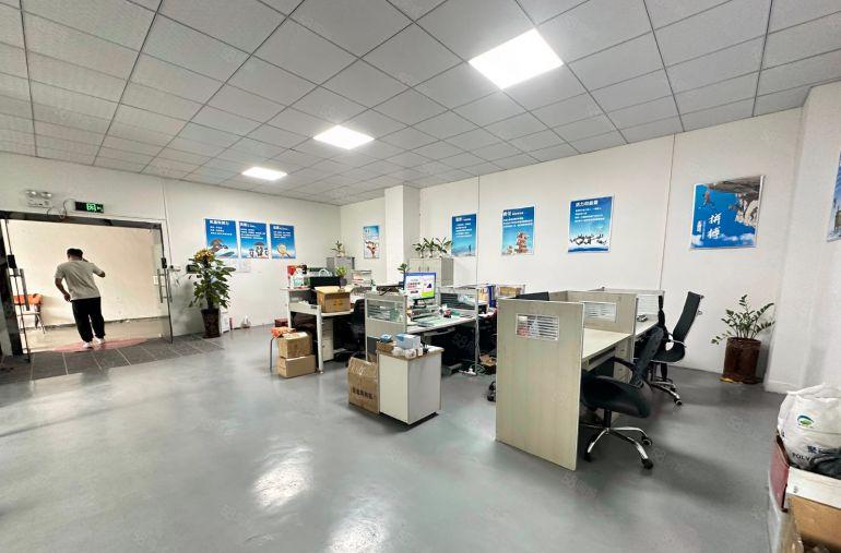 观澜樟坑径400平红本厂房出租分租现成办公室装修车间地坪漆