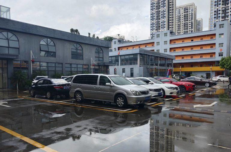 龙华地铁口电商产业园新出楼上1780平精装修办公室出租可分租