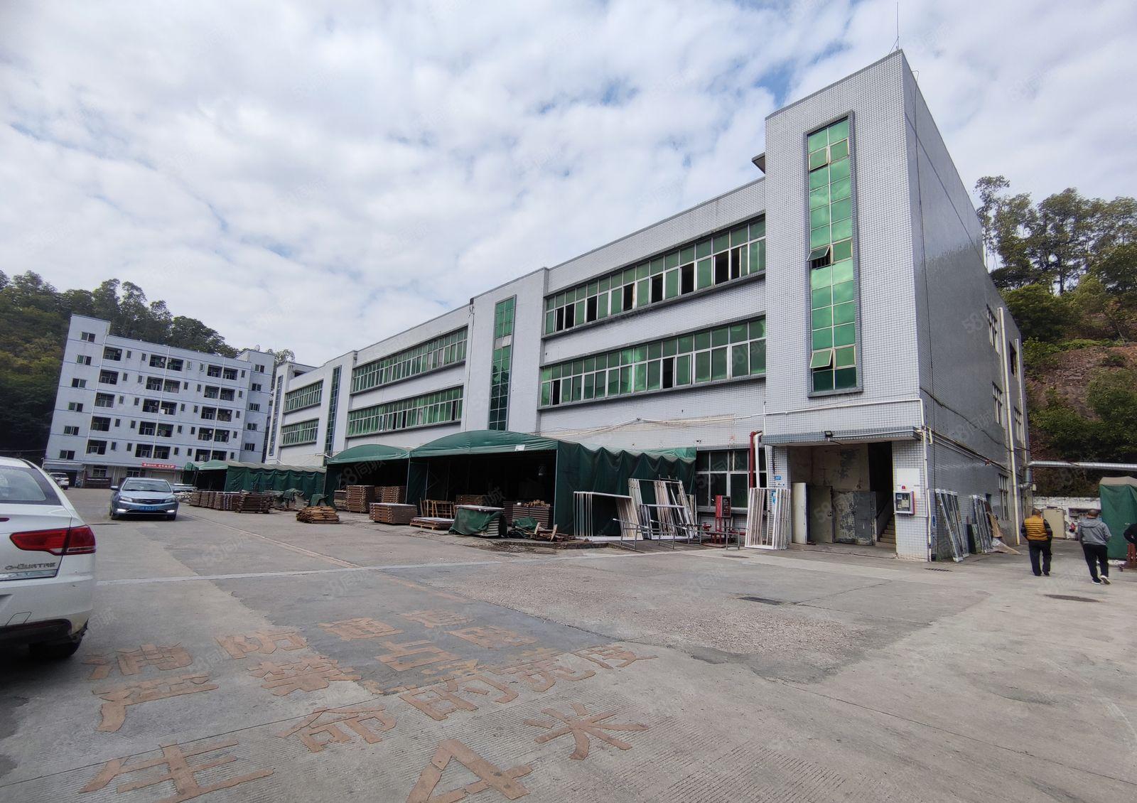 观澜梅观高速附近8400平厂房出租可分租2800平空地大